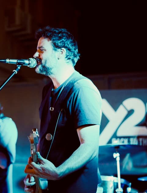 Guitariste/chanteur sur scène